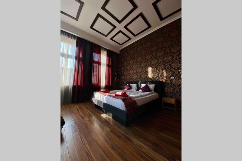 Heart Of Oradea, Old City Orient *Self-Checkin* Bagian luar foto