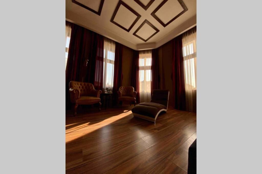 Heart Of Oradea, Old City Orient *Self-Checkin* Bagian luar foto