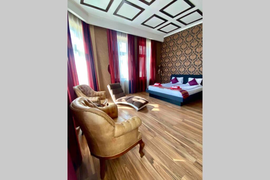 Heart Of Oradea, Old City Orient *Self-Checkin* Bagian luar foto